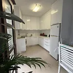 Modern 2br 70m From Finikoudes Διαμέρισμα Λάρνακα