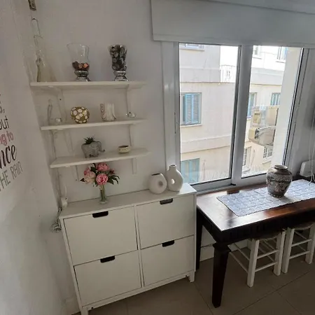Modern 2br 70m From Finikoudes 拉纳卡