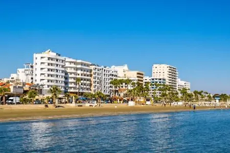 Modern 2br 70m From Finikoudes Apartmán