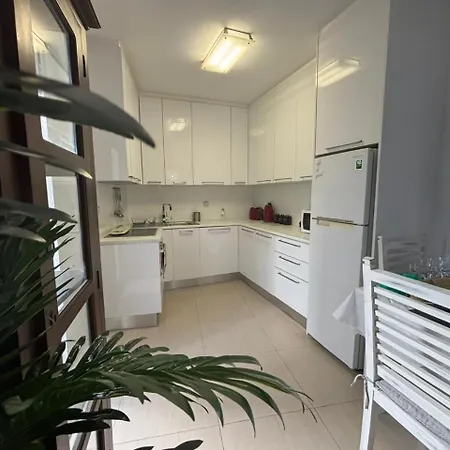 Modern 2br 70m From Finikoudes Apartmán Larnaca