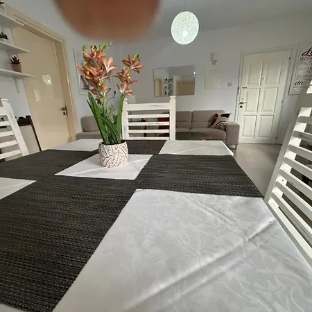 شقة Modern 2br 70m From Finikoudes لارنكا