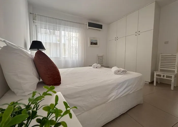 Modern 2br 70m From Finikoudes Apartamento