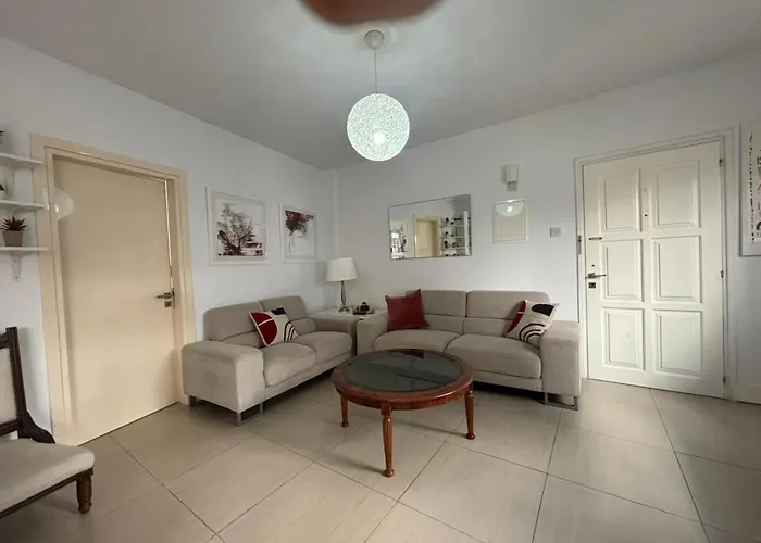 Modern 2br 70m From Finikoudes *