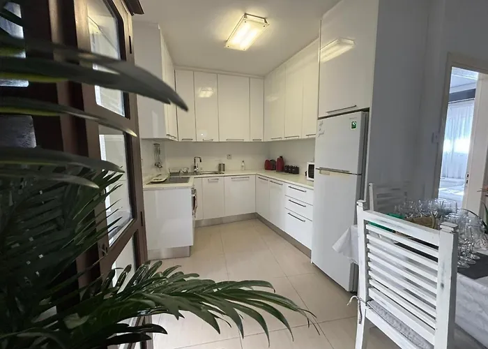 Modern 2br 70m From Finikoudes Apartamento Larnaca