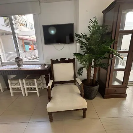 Apartman Modern 2br 70m From Finikoudes Lárnaka