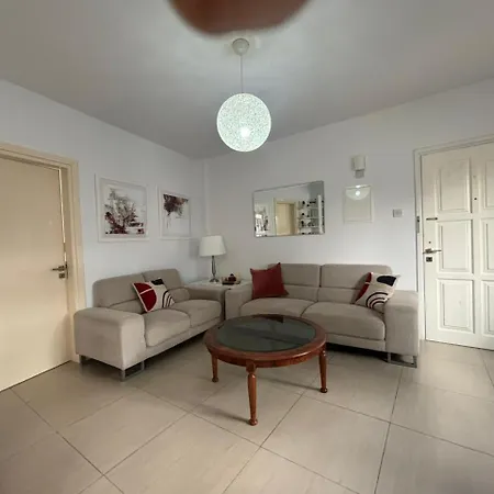 Modern 2br 70m From Finikoudes *