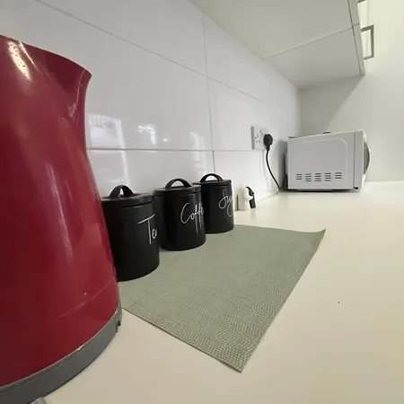 Modern 2br 70m From Finikoudes Lárnaka